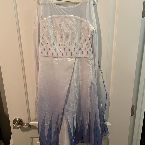 Prestige Disney Elsa costume - Picture 3 of 3